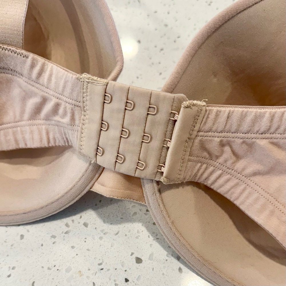 Fruit of the Loom Light Tan/Nude Bra - Size: 40DDD - Picture 5 of 6